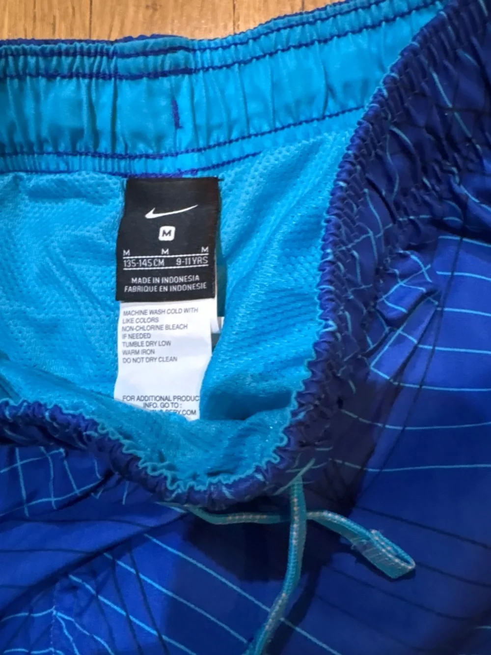 NWT Nike Boys Bathing Suit Size Medium